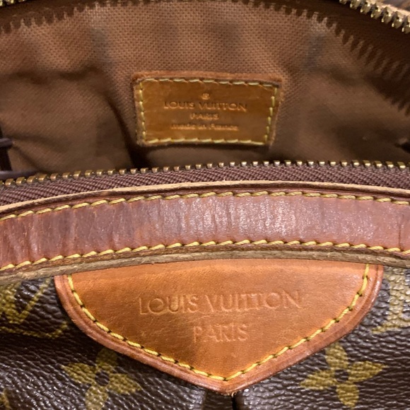 I’m selling my genuine LV (Louis Vuitton) purse. - Picture 3 of 7